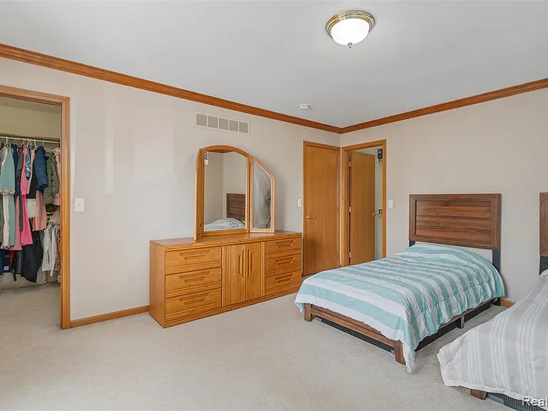 47105 Liberty Bell Rd E — Photo 22