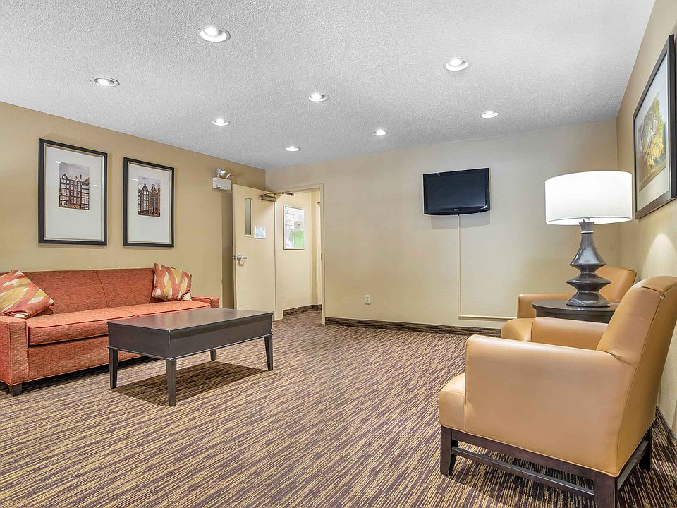 Lobby and Guest Check-in