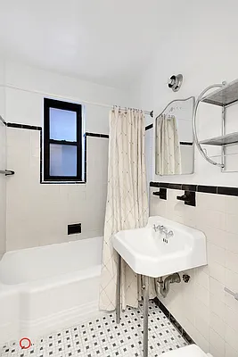 Rented by CORE | media 4