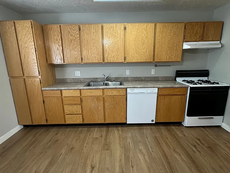 610 Sunflower Rd — Photo 2