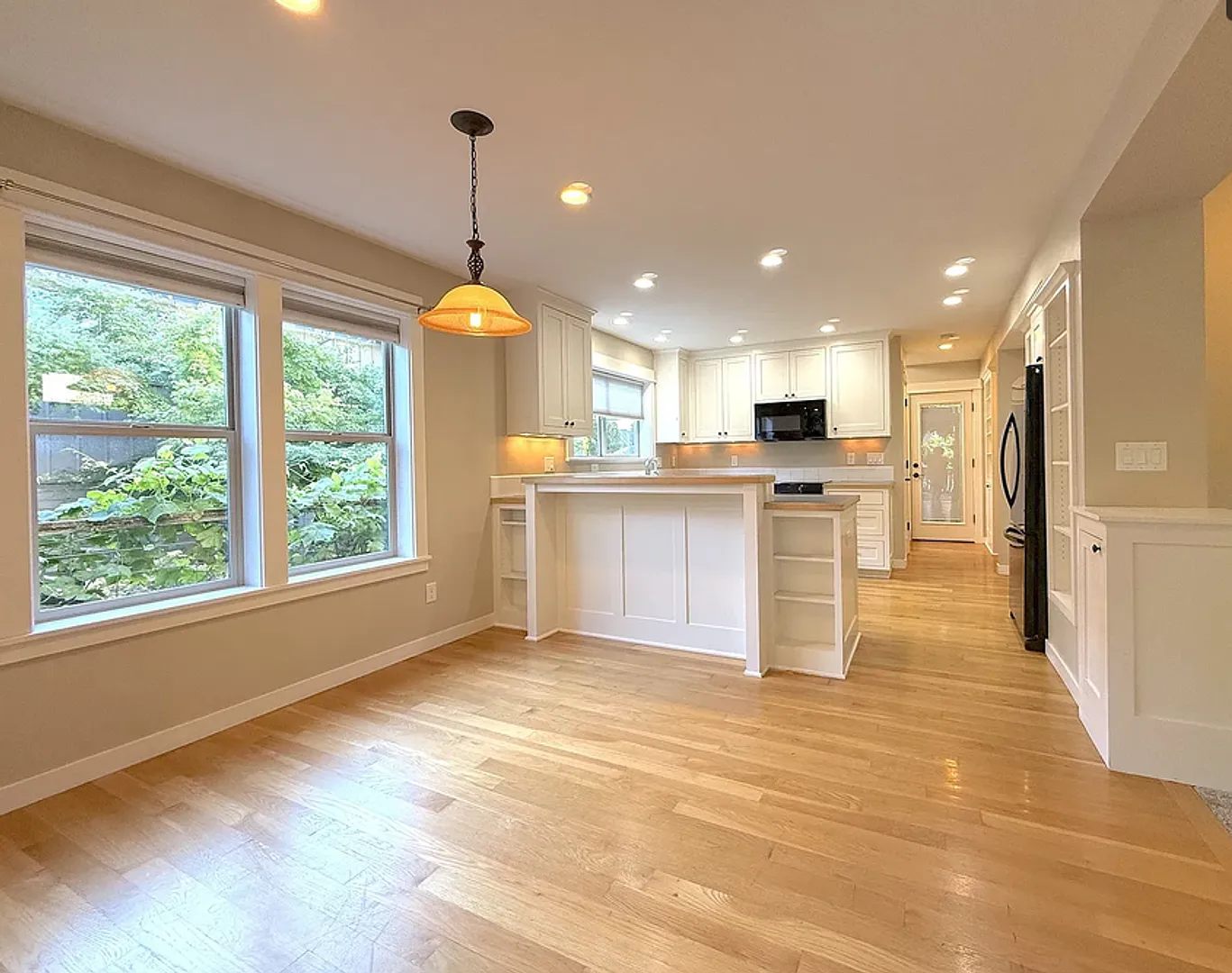 Charming Well-Kept Home — Photo 2