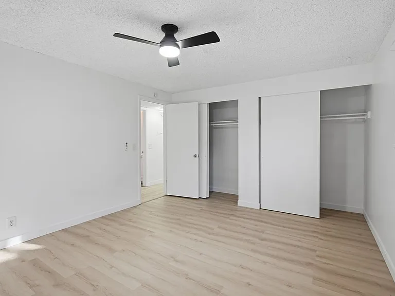 1010 S Windsor St — Photo 24