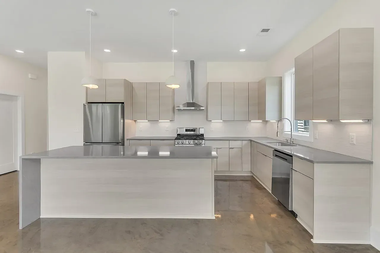 3 bed, 2.5 bath, 2390 sqft, $3,400 — Photo 2