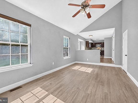 4th image of 140 Sweetbay Ln