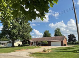 710 E Warren St, Moweaqua, IL 62550