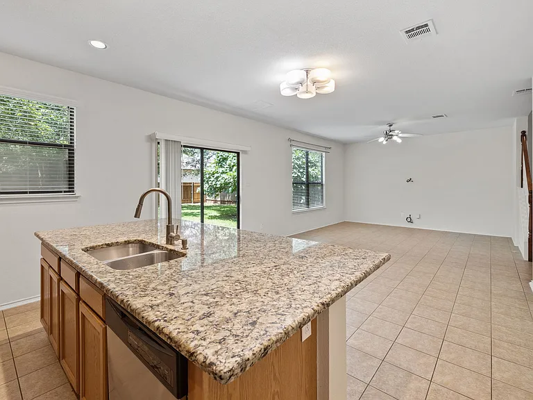 2101 Golden Arrow Ave — Photo 14