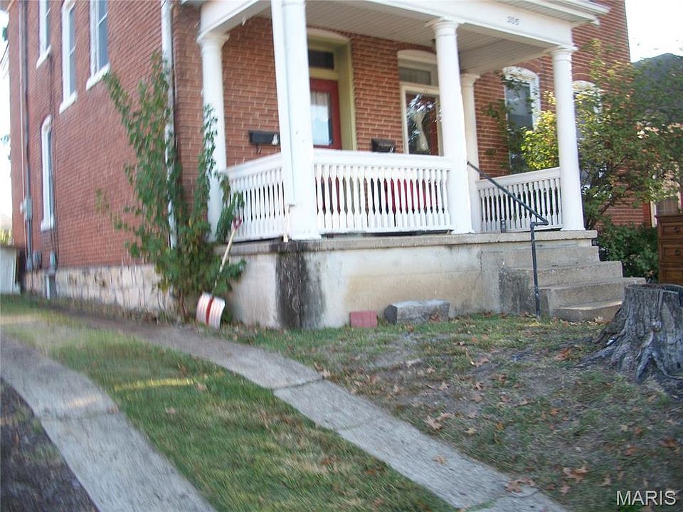2nd image of 205 W 4th St
