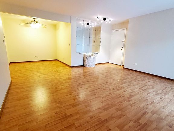 3rd image of 880 N Lakeside Dr APT 1B