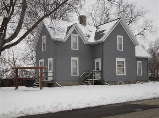 202 9th St SE, Waverly, IA 50677