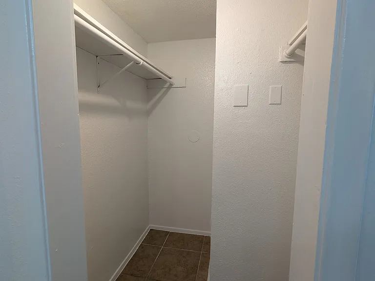 3737 Hillcroft Apartments — Photo 36