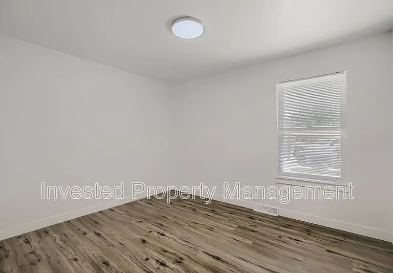 6473 Newcombe Ct — Photo 18
