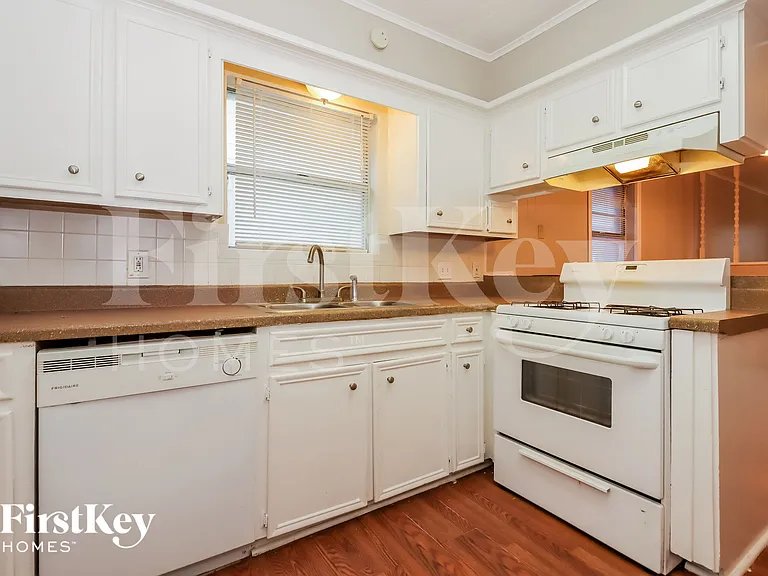 2518 S San Antonio St — Photo 5