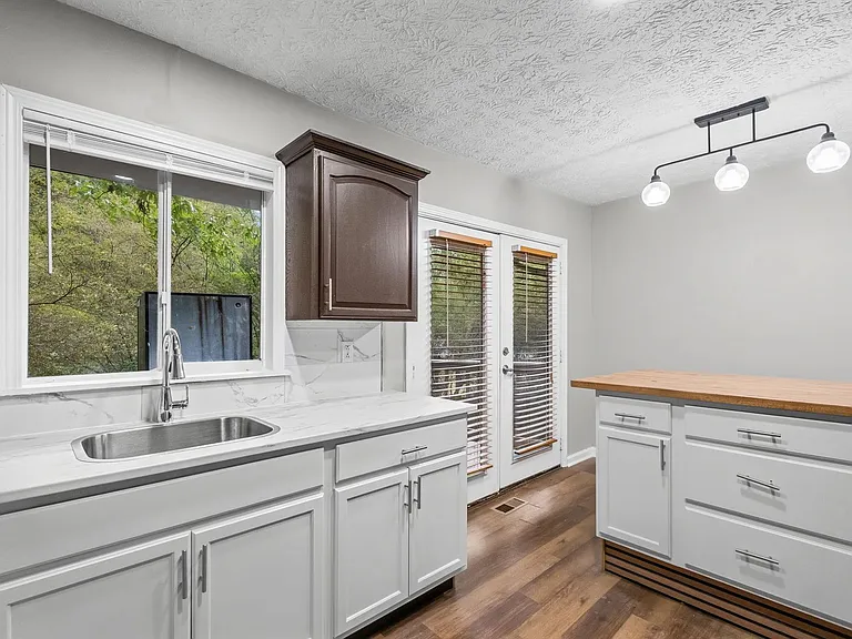 3100 Fern Valley Dr SW #A — Photo 11