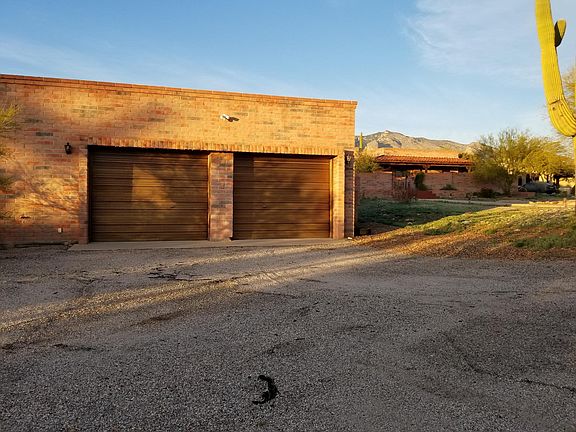 4+ Car Garage w Cooling