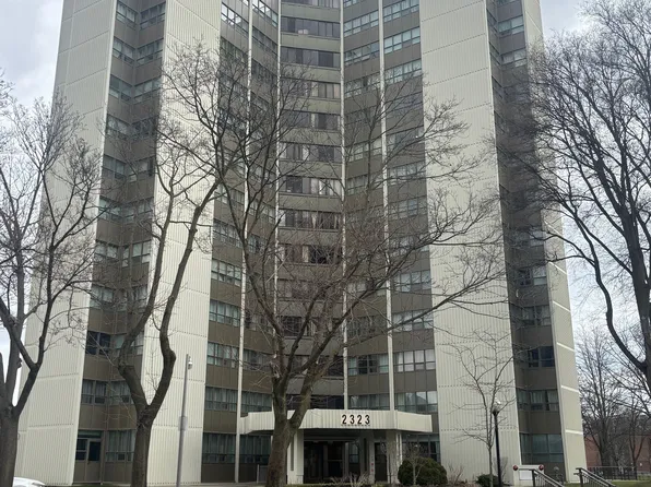 2323 Confederation Pkwy N #Penthouse 4, Mississauga, ON L5B 1R6
