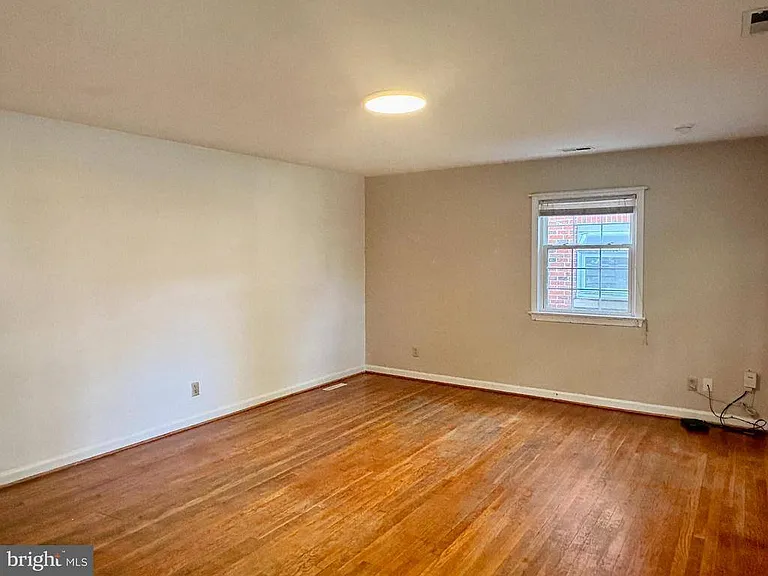 1316 Rowe St — Photo 13