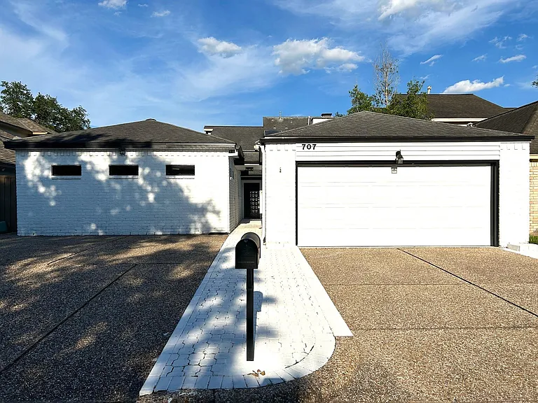 707 Trademark Pl — Photo 3