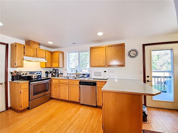 4th image of 6109 76th Ave NE