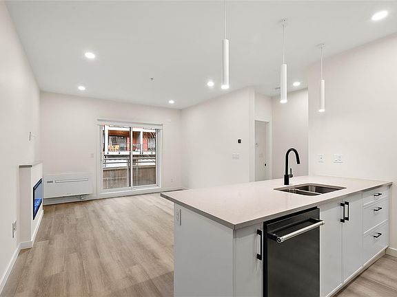 3rd image of 610 Lampson St #304