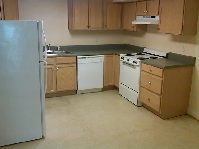 804 Saint James Cir — Photo 5