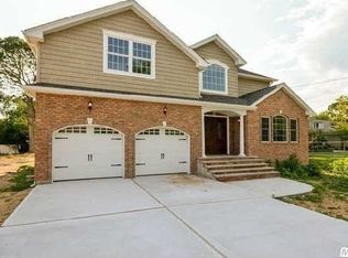 2316 Cleveland St, Bellmore, NY 11710