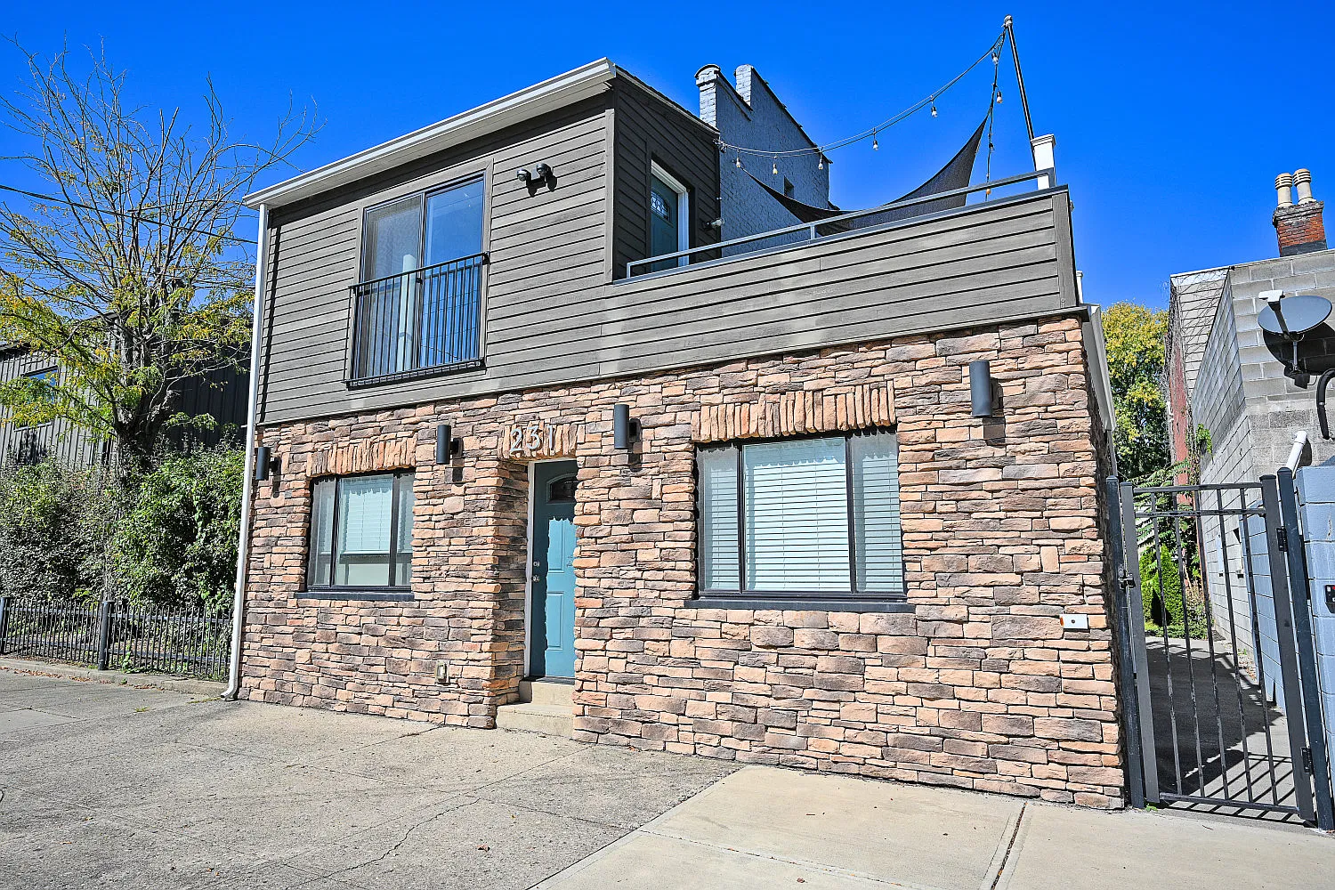 2 bed, 775 sqft, $1,695 — Photo 1