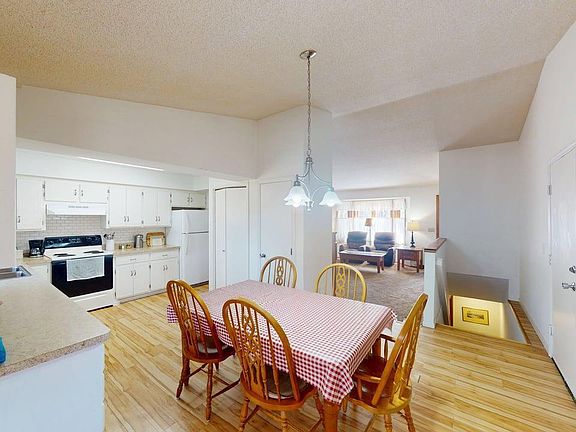 5th image of 32524 Evergreen St NW