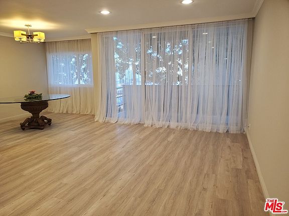 4th image of 4915 Tyrone Ave APT 116