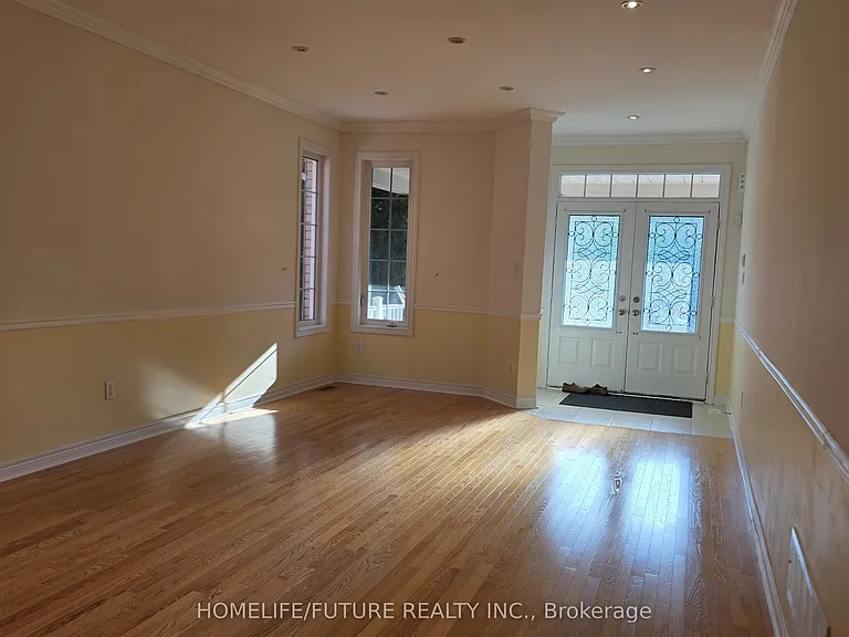 51 Waite Cres — Photo 2