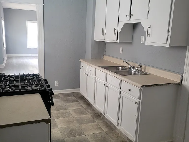 4043 Woodland Ave — Photo 3