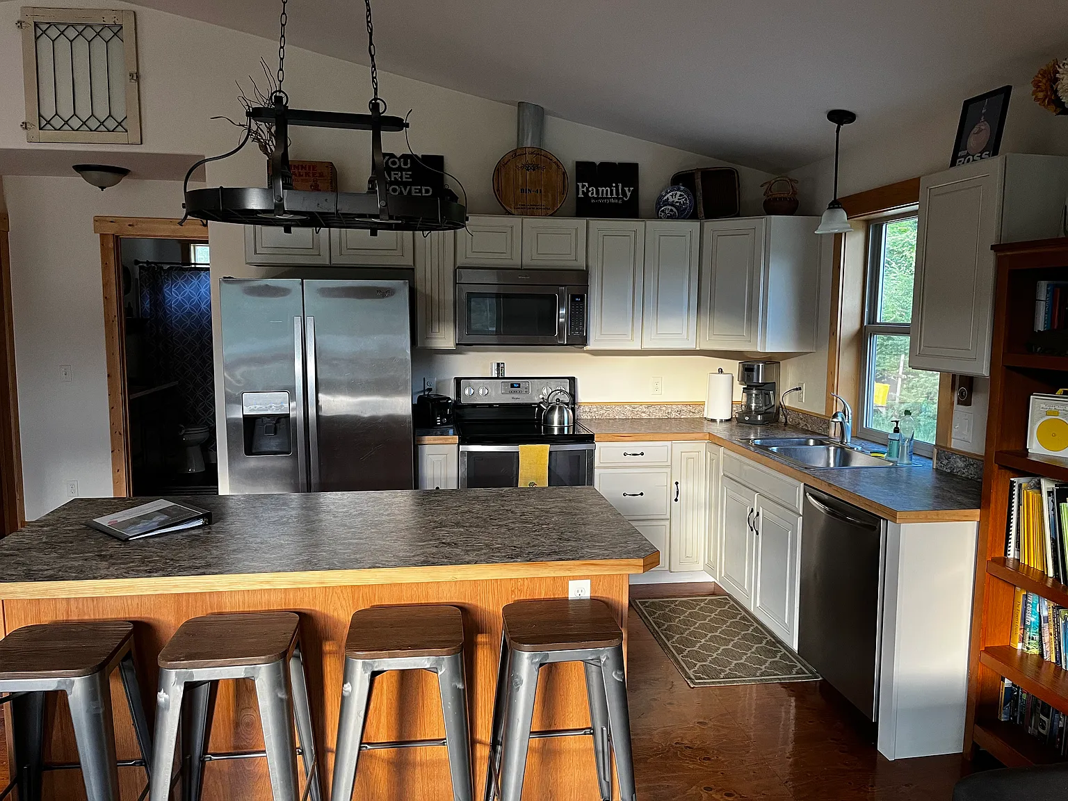 154 Russell Ln — Photo 4