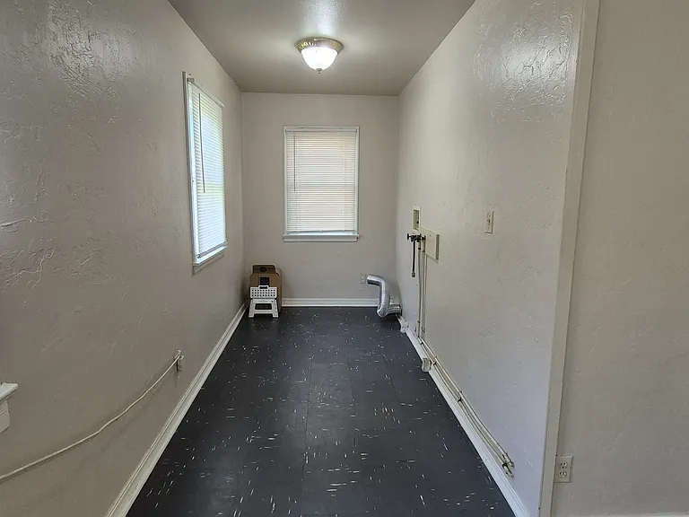 Utility room with washer/dryer hook-ups
