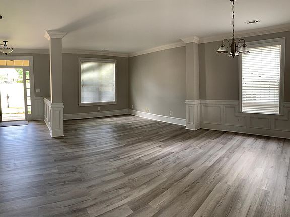5th image of 402 Constitution Cir