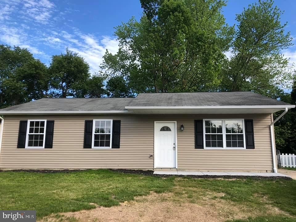 1st image of 40 Courtland Cir