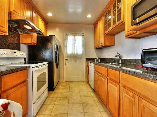 3rd image of 867 Camaritas Cir