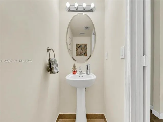 3 bed, 2.5 bath, 1565 sqft, $3,500 — Photo 3
