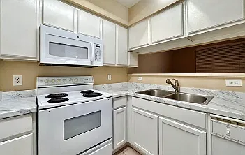 2 bed, 900 sqft, $2,200 — Photo 2