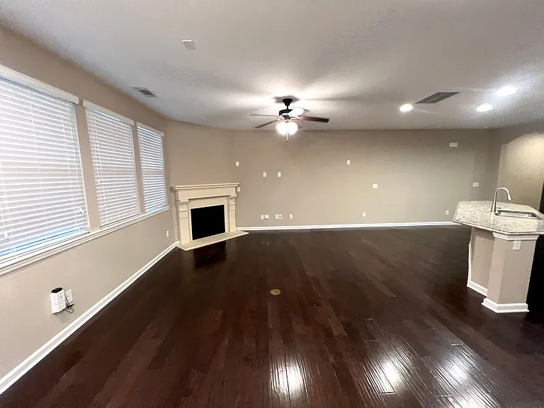 1627 Trailview Way NE — Photo 3