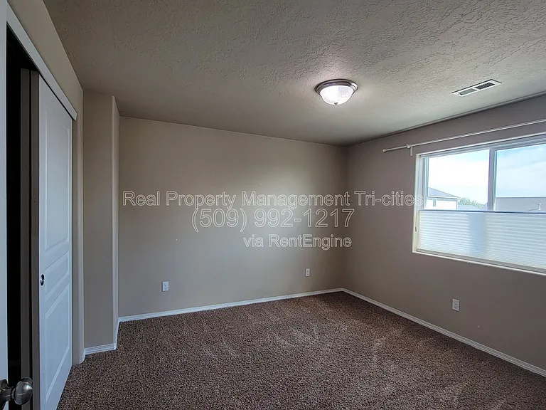 533 Jordan Ln — Photo 16