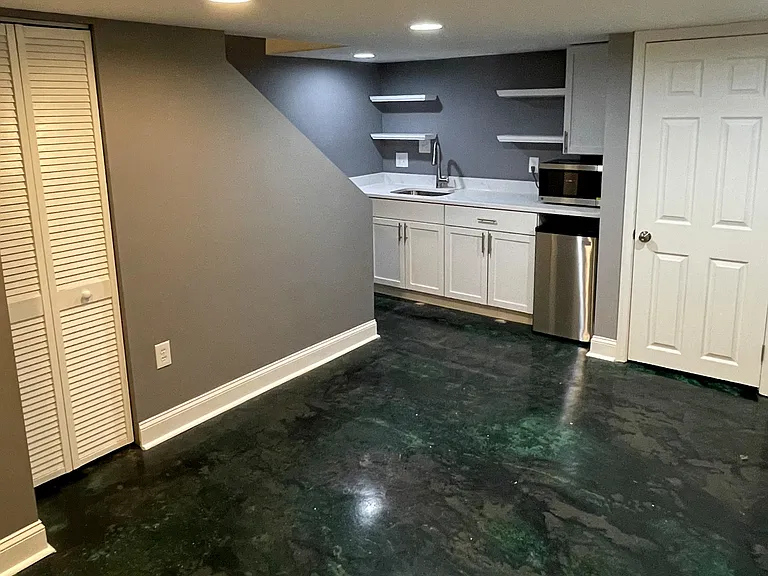340 Gusryan St — Photo 17