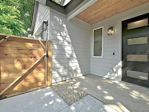5th image of 2405 E 11th St #2