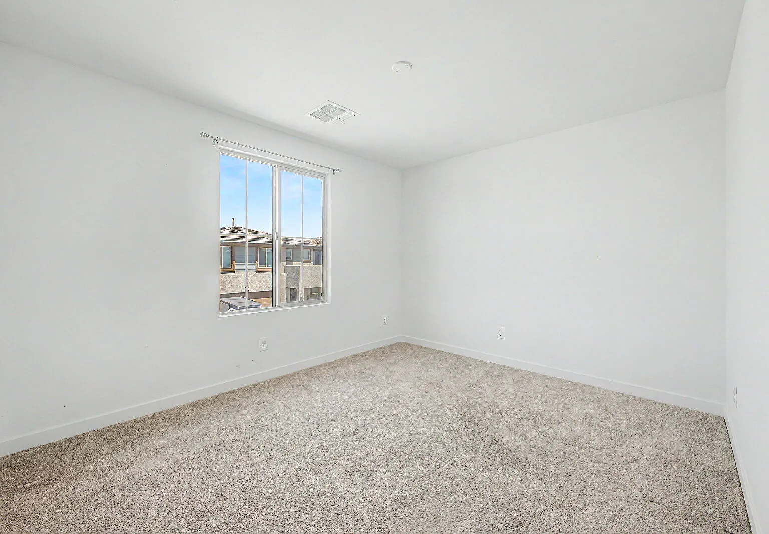 4 bed, 2.5 bath, 2083 sqft, $2,485 — Photo 4