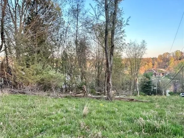 1 Opata Trl, Malvern, OH 44644