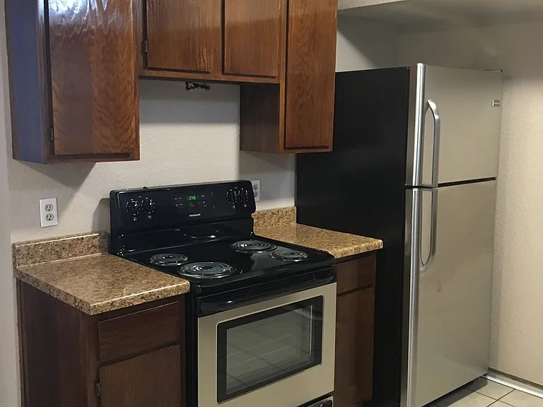 1023-1057 W Eagle St — Photo 11