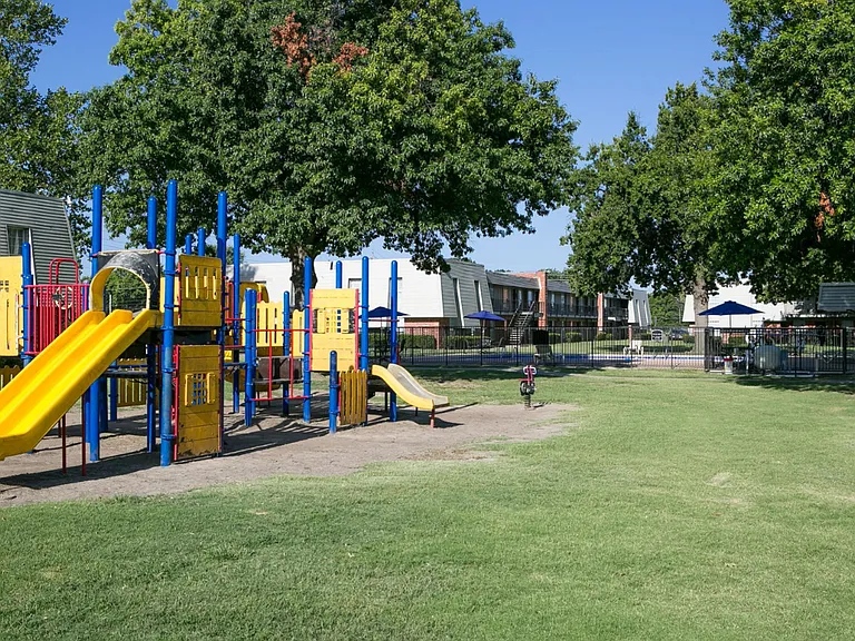 Heatherstone Apartments — Photo 56