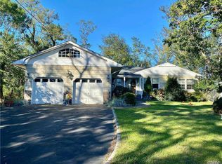 680 Meadow Ln, Mattituck, NY 11952
