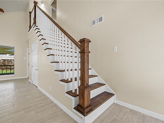 3rd image of 4418 Holly Ridge Dr