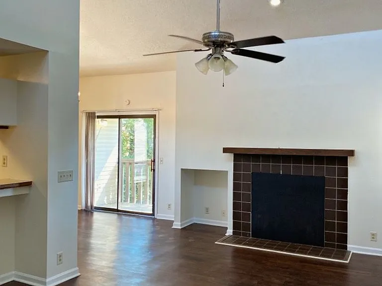 Creekwood Apartments — Photo 4
