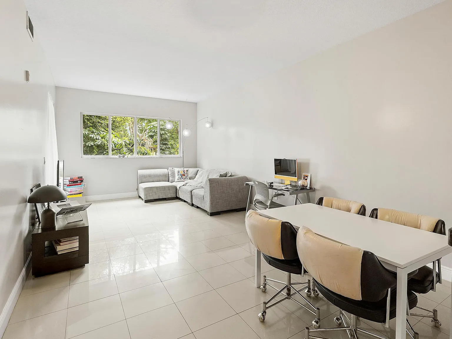 1 bed, 716 sqft, $2,300 — Photo 1
