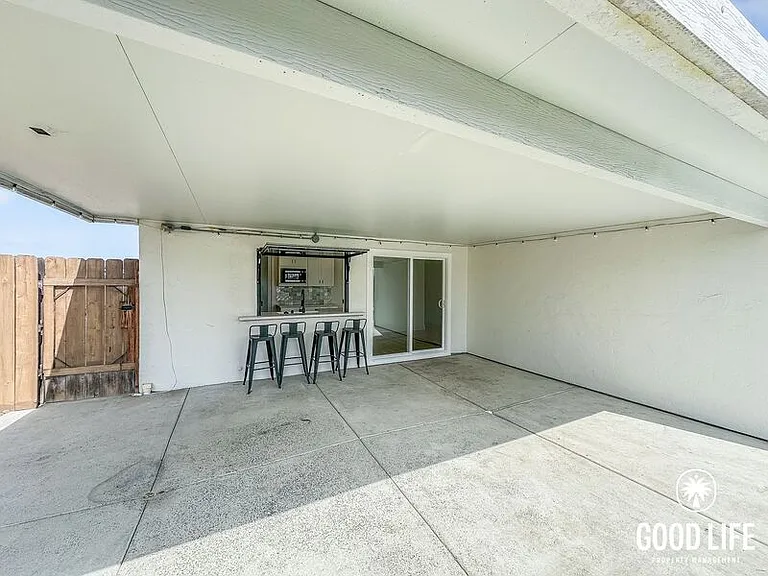 729-731 Reef Dr — Photo 21